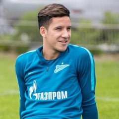 Driussi fue recibido por Paredes en el vestuario del Zenit