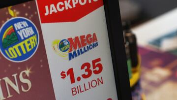 El premio mayor de Mega Millions es de 1.35 billones de dólares. Te explicamos cuánto dinero puedes ganar si tienes 1, 2 o 3 números en tu boleto.