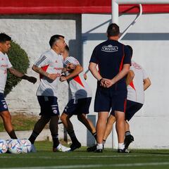 “Si no llegan...”: la frase de Medel sobre el futuro de Berizzo