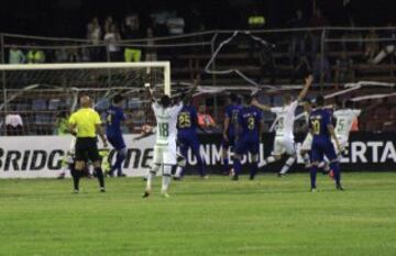 Jugadores del Chapecoense brasileño celebran el primer gol del partido obra de Reinaldo.