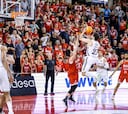 La canasta ganadora de Llull mantiene a salvo las rachas