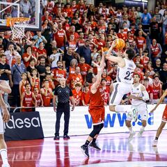 La canasta ganadora de Llull mantiene a salvo las rachas