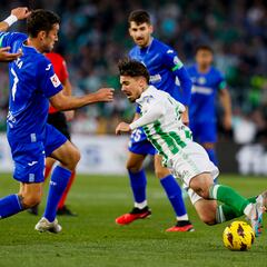 Isco y Greenwood se dan la mano