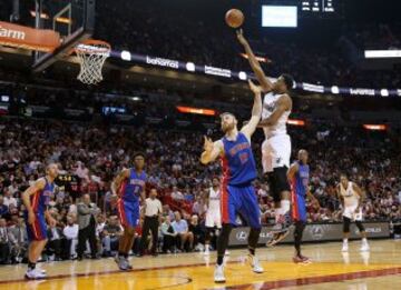 Hassan Whiteside no pudo con Andre Drummond: los Pistons siguen dando sorpresas en la temporada NBA.
