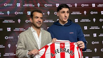 27-01-26. JOSÉ RIESTRA, PRESIDENTE EJECUTIVO, POSA CON ANDRÉS FERRARI, DURANTE LA PRESENTACIÓN DEL DELANTERO URUGUAYO DEL SPORTING.