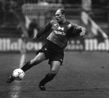 El serbio jugó la temporada 1990-1991 en el Real Madrid y las tres siguientes en el Osasuna (entre 1991 y 1994).