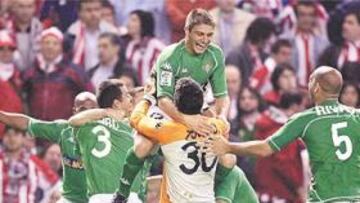 Los jugadores del Betis celebran su pase a la final.