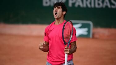 Chile's Christian Garin celebrates after winning against Australia's Marc Polmans at the end of their men's singles second round tennis match on Day 5 of The Roland Garros 2020 French Open tennis tournament in Paris on October 1, 2020. (Photo by MARTIN BUREAU / AFP)
