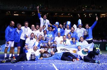 Los jugadores de Argentina celebran el título de Copa Davis.