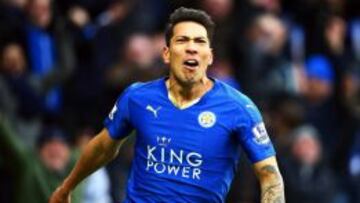 Un gol in extremis de Ulloa mantiene líder al Leicester