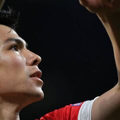 Hirving ‘Chucky’ Lozano salió ileso de la entrada de Lloris