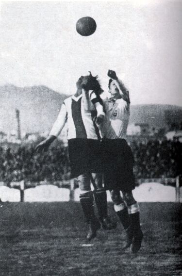 El primer campeonato de liga se aprobó en 1928. Consistía en una competición de 10 equipos elegidos por sus méritos en la Copa del Rey. Entre ellos estaban el Real Madrid, Barcelona, Espanyol o Athletic Club. La primera jornada oficial de liga se jugó el 10 de febrero de 1929, y el primer gol lo marcó José Prat, jugador del Español de Barcelona en su encuentro ante el Real Unión de Irún. Este primer año no había todavía campeonato de Segunda División.