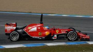 Alonso con el Ferrari en los pasados test de Jerez.