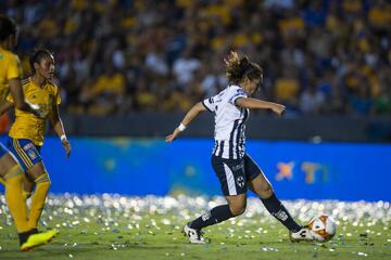 El Clásico Regio entre las Felinas de Tigres y las Rayadas de Monterrey regaló un emocionante empate a 2, con remontada, penal incluido y marca de asistencia con más de 37,500 asistentes.