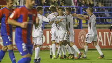 Los jugadores del Extremadura ante el Albacete. 