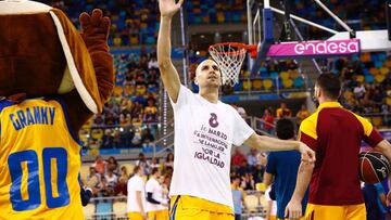 Los jugadores del Herbalife Gran Canaria buscan el pase ante el equipo ruso. 