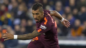 El centrocampista brasile&ntilde;o del Barcelona, Paulinho, durante un partido.