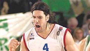 <b>ESTELAR. </b>Luis Scola destrozó la defensa del Benetton.