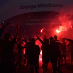 Marseille's ultras battle with French police before PSG game