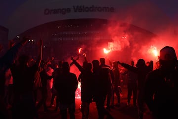 Marseille's ultras battle with French police before PSG game