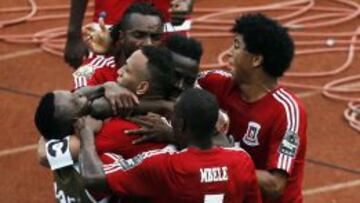 Guinea Ecuatoria celebra el 1-0 de Nsue