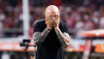 AMDEP9481. SAO PAULO (BRASIL), 24/09/2023.- El entrenador de Flamengo Jorge Sampaoli reacciona hoy, en la final de la Copa de Brasil entre Sao Paulo y Flamengo en el estadio Morumbi en Sao Paulo (Brasil). EFE/ Sebastiao Moreira
