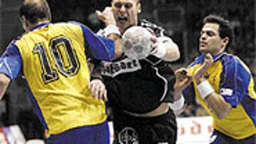 <b>STEFANSSON.</B> El lateral derecho islandés fue la primera opción.