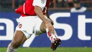 <b> EL MEJOR FRANCÉS. </b> El delantero del Arsenal revalidó por delante del guardameta del Lyon, Gregory Coupet, al centrocampista del Chelsea, Claude Makelele, y al del Real Madrid Zinedine Zidane, ganador del premio de "France Football" en 1998 y 2002.