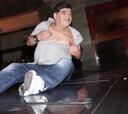 ¿El desfase de Maradona tiene límite? enseñó un pezón subido a una furgoneta
