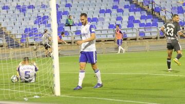 El Zaragoza se lamenta de la derrota en La Romareda.