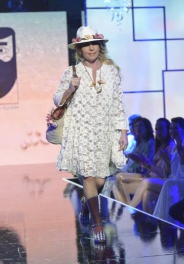 Segundo desfile de j車venes dise?adores espa?oles. Los colaboradores de S芍lvame desfilan con las propuestas 'Salvame Beach'.