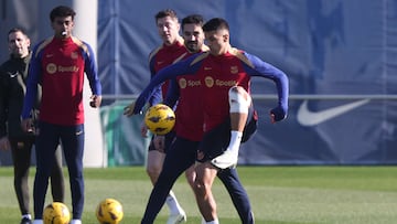 João Cancelo, con un aparatoso vendaje en el entrenamiento de ayer.