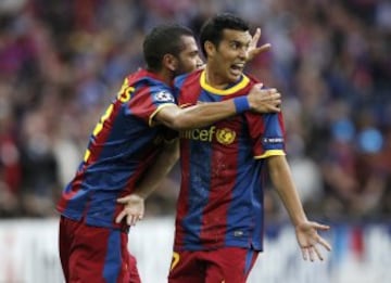 Su segunda Champions la consiguió en el Estadio de Wembley. Otra vez el rival fue el Manchester United. En la foto abraza a Pedro tras el gol del canario.