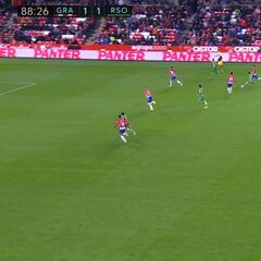 La maravilla de Januzaj desde el suelo que pone colíder a la Real