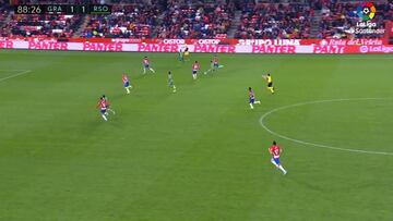 La maravilla de Januzaj desde el suelo que pone colíder a la Real