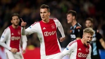 Napoli agree deal for Ajax and Poland star Arkadiusz Milik