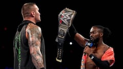Kofi Kingston, cara a cara, con Randy Orton en SmackDown.