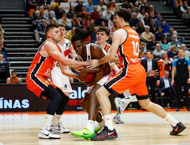 Valencia Basket pone la guinda a la primera fase