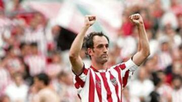 <b>GOLEADOR. </b>Etxeberría quiere seguir celebrando goles con la camiseta del Athletic hasta su retirada.