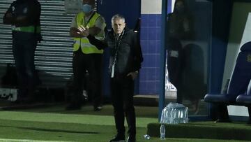 Lucas Alcaraz, en el banquillo del Albacete.