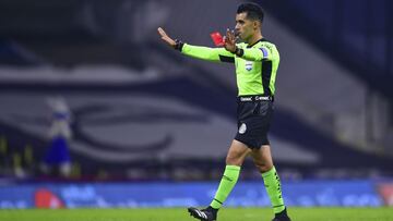 Las polémicas decisiones de Adonai Escobedo en el Cruz Azul vs Rayados