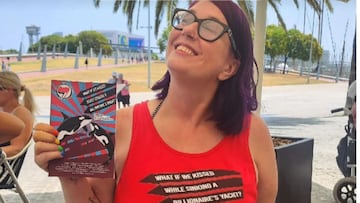 @crisgorman posando para una de sus publicaciones en TikTok.