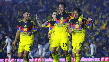 Soccer Football - Liga MX - Club America v Pumas UNAM - Estadio Ciudad de los Deportes, Mexico City, Mexico - September 27, 2025 Club America's Alejandro Zendejas celebrates scoring their third goal with Ramon Juarez REUTERS/Eloisa Sanchez