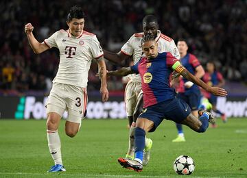 4-1. Hat-trick de Raphinha en un gran contragolpe del conjunto azulgrana. Asistencia de Lamine Yamal al espacio para el brasileño que controla con el pecho, avanza con el balón, dispara cruzado y raso para superar a Manuel Neuer.