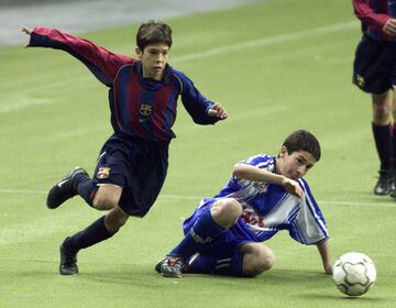 Empezó a jugar en el Atlético Hospitalense, un equipo de sus ciudad natal. En el 98 fichó por el club blaugrana. En la Masía estuvo durante siete años hasta que fichó por la Unió Esportiva Cornellà.