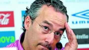 <b>SE LO PIENSA. </b>Torrecilla maneja una lista de donde saldrá el sustituto para Kamel Ghilas.