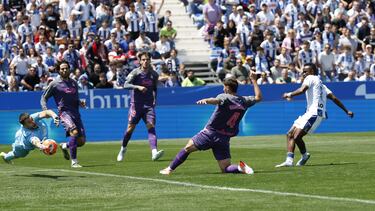 Expósito ve medio lleno el vaso frente al derbi