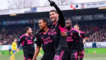 LEEUWARDEN, NETHERLANDS - APRIL 16: Santiago Gimenez of Feyenoord Rotterdam scores the 0-1, celebrating with Igor Paixao of Feyenoord Rotterdam celebrating his goal with teammates during the Dutch Eredivisie match between SC Cambuur and Feyenoord at Cambuur Stadion on April 16, 2023 in Leeuwarden, Netherlands. (Photo by NESimages/Lute Kiers/DeFodi Images via Getty Images)
