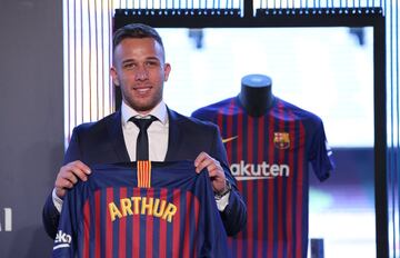 Presentación de Arthur como nuevo jugador del Fútbol Club Barcelona.