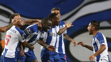 El Oporto aprovecha el pinchazo del Benfica se pone l¨ªder
